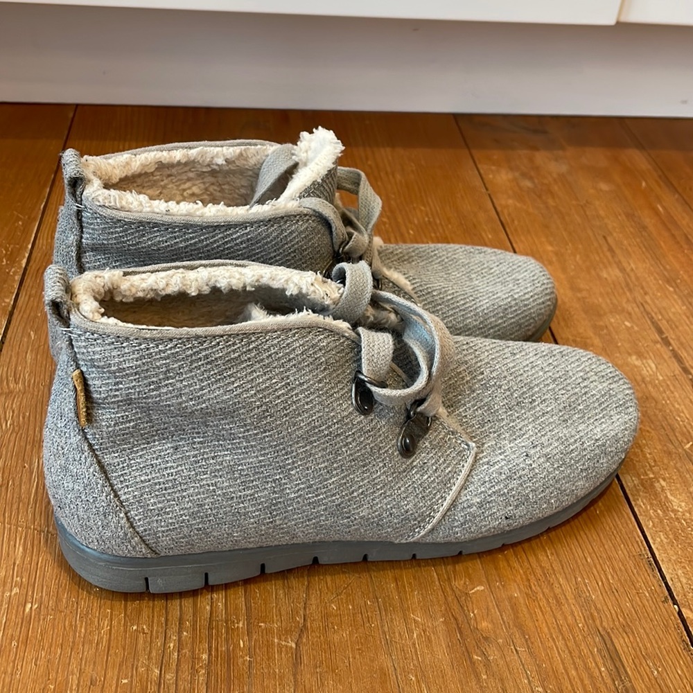 Vintage Aldo boots , woolen fabric, grey, lined, faux shearling, size 7